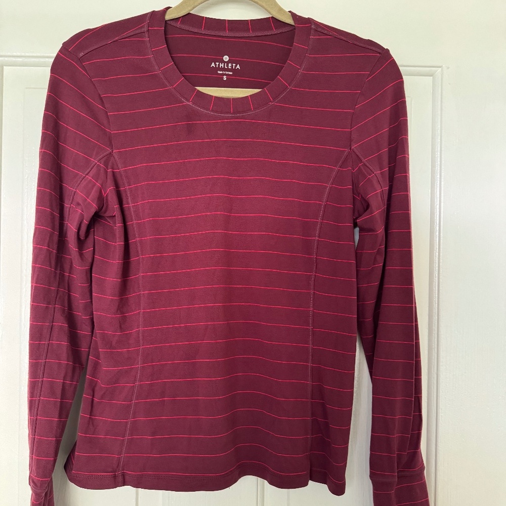 Athleta Women's Long Sleeve Striped Chi Shirt in Size Medium Maroon/Burgundy
